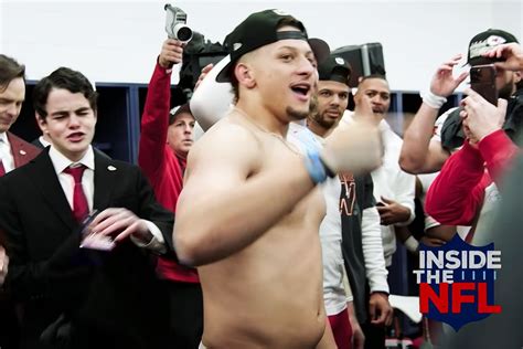 patrick mahomes naked|Patrick Mahomes Reacts to Shirtless Photo of His Dad Bod。